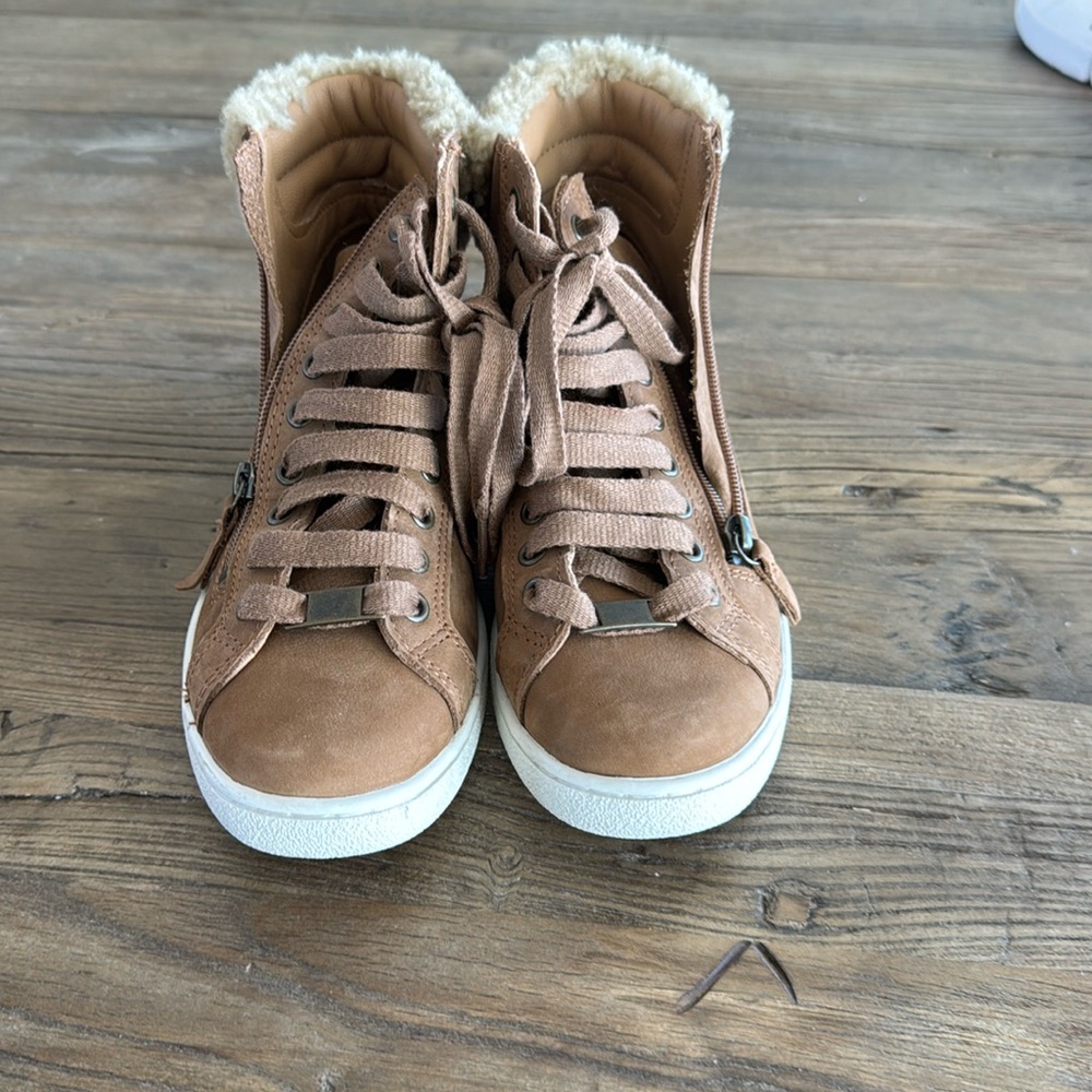 Ugg Olive Hi-Top Sneaker - Chestnut. Worn once